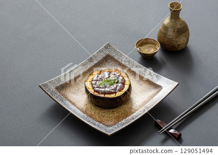 米飯茄子配味噌醬及清酒 129051494