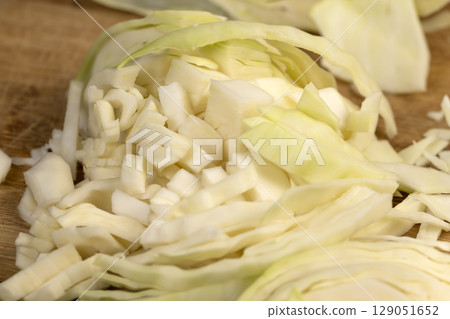fresh cabbage chopped into small pieces for convenience of cooking, close up, white cabbage after washing during cooking 129051652