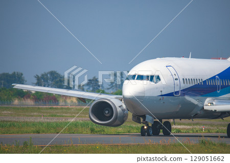 Airliner moving apron Airliner moving apron 129051662