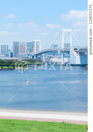 台場海濱公園的夏日風景 129052371