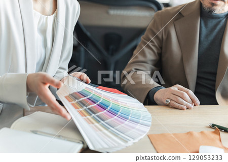 Business woman making a meeting 129053233