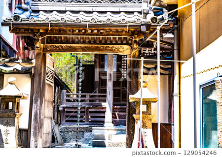 [World Heritage Site Iwami Ginzan Silver Mine Ruins and its Cultural Landscape] [Important Traditional Building] Onkoji Temple Approach in Yunotsu, Oda City, Shimane Prefecture 129054246
