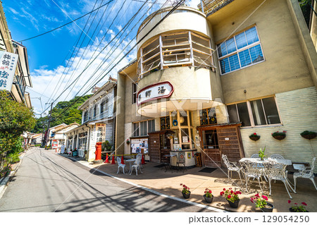 [World Heritage Site Iwami Ginzan Silver Mine Ruins and its Cultural Landscape] [Important Traditional Building] Yunotsu Yakushiyu and Townscape 4, Oda City, Shimane Prefecture 129054250