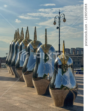 Art installation features shiny sculptures with golden crowns in city plaza Art installation features shiny sculptures with golden crowns in city plaza 129054944
