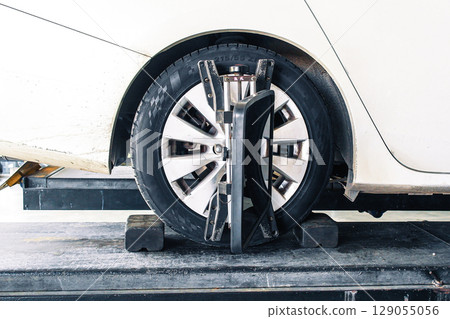 Wheel alignment or car alignment with radar sensor installing on rim 129055056