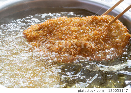 Pork cutlet preparation scene 129055147