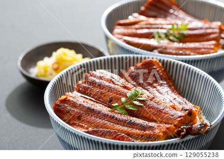 Eel bowl, grilled eel 129055238