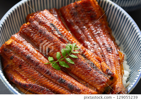Eel bowl, grilled eel 129055239