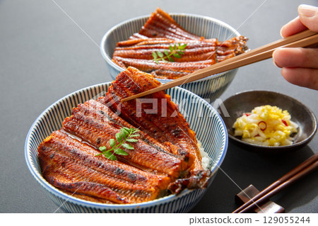 Eel bowl, grilled eel Eel bowl, grilled eel 129055244