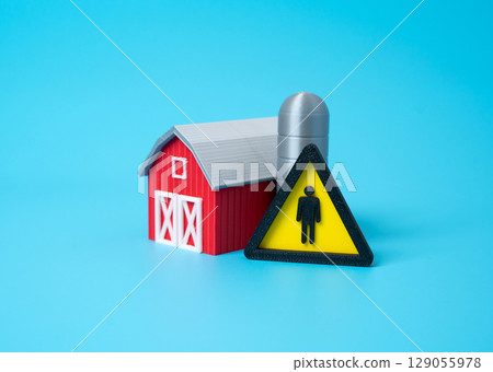 Lack of labor in the agricultural sector. Rural depopulation. Dependence on seasonal workers. Technological gap in farming. Aging farmer population. Immigration policy impact. Workforce automation. 129055978