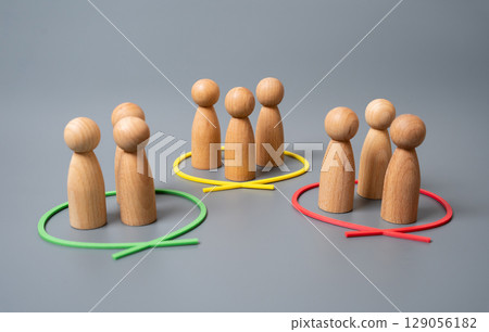 Separation into groups of agreeers and disagreers. Marketing segmentation. Audience segmentation for targeted marketing, data-driven decision making, opinion polarization. 129056182