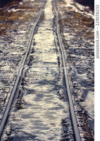 railroad in snow 129056232