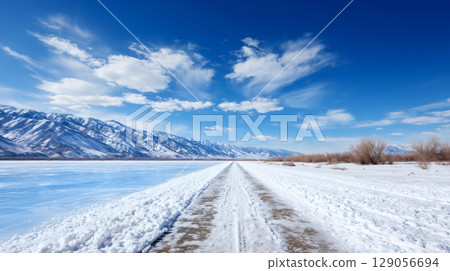 通往雪山的輪胎印 129056694