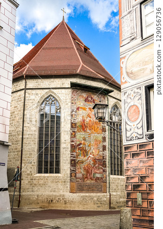 Detailed Facades And Historic Frescoes In Wasserburg Am Inn: Charming Bavarian Architecture With Painted Walls And Gothic Church Windows Detailed Facades And Historic Frescoes In Wasserburg Am Inn: Charming Bavarian Architecture With Painted Walls And Gothic Church Windows 129056736