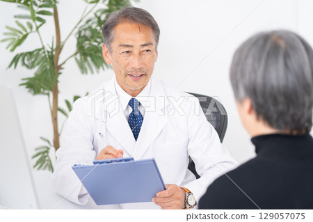 Medical image doctor patient Medical image doctor patient 129057075