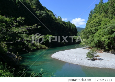 Clear Asemi River, a summer river (Motoyama Town, Kochi Prefecture) 129057744