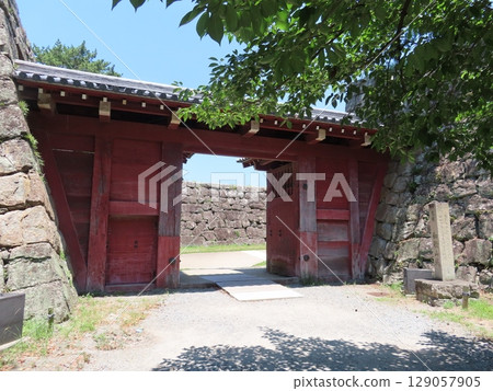 Historic Wakayama Castle, the symbol of Wakayama Prefecture, standing on Mount Torafusu, the castle of the Kishu Tokugawa clan, Akamon Gate, Oimawarimon Gate 129057905