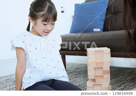 Mother-daughter interaction and indoor educational games Mother-daughter interaction and indoor educational games 129058499