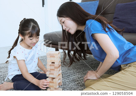 Mother-daughter interaction and indoor educational games 129058504