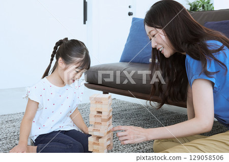 Mother-daughter interaction and indoor educational games 129058506