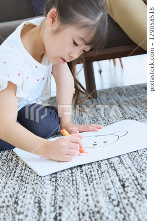 Children's hand-drawn illustrations drawn with free imagination 129058518