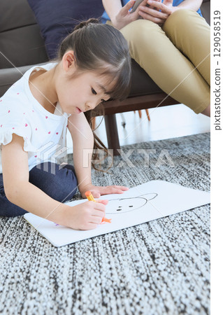 Children's hand-drawn illustrations drawn with free imagination 129058519