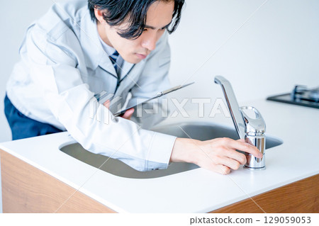 Businessmen in work clothes 129059053