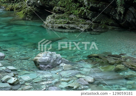 Yasui Valley, Crystal Pool Blue, Summer (Niyodogawa Town, Kochi Prefecture) Yasui Valley, Crystal Pool Blue, Summer (Niyodogawa Town, Kochi Prefecture) 129059181