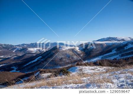 透過雪山看到的冬季富士山 129059647
