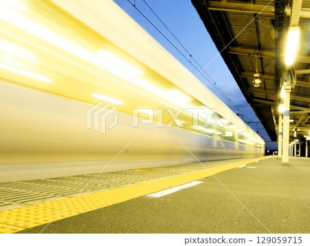 五井站出發的內房線特急列車 五井站出發的內房線特急列車 129059715