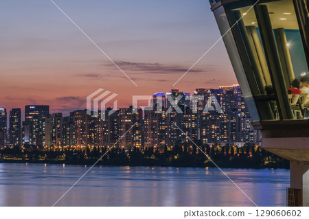 The Han River and apartment buildings in Seoul, Korea, photographed on a summer night. The city night view 129060602