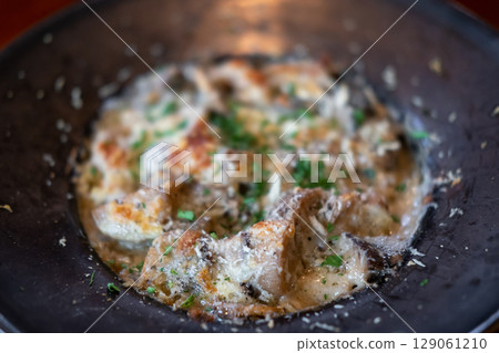 Baked dashi marinated mushroom with white cream sauce with mozzarella and parmesan cheese. 129061210