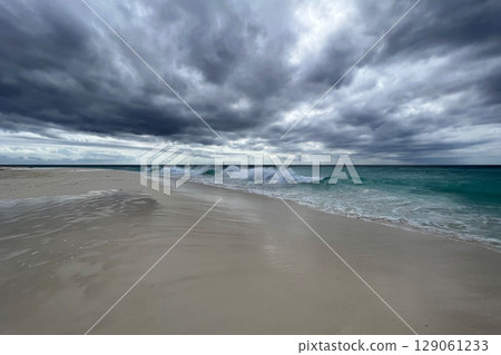 Dramatic storm clouds over a tropical Caribbean Aruba beach 129061233