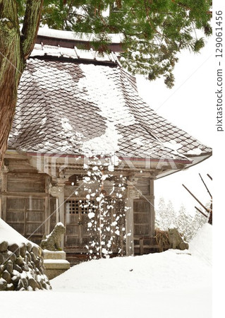 冬季的高柳茅草屋頂圓形村落(新潟縣) 冬季的高柳茅草屋頂圓形村落(新潟縣) 129061456