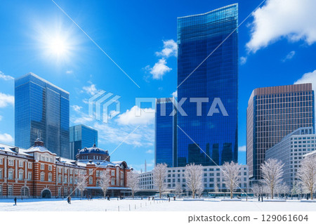 Snow-covered Tokyo Station Marunouchi Station Square and blue sky 129061604
