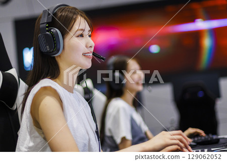 E-sports woman playing online games E-sports woman playing online games 129062052