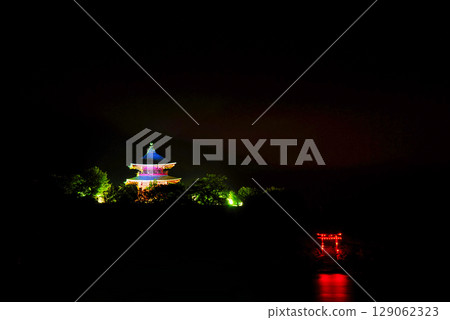 Night view of Bentenjima, Tomonoura, Fukuyama City (Hiroshima) 129062323
