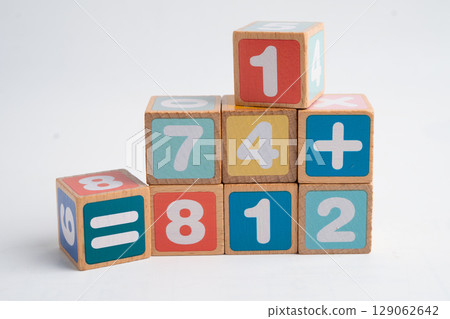 Number wood block cubes for learning Mathematic, education math. Number wood block cubes for learning Mathematic, education math. 129062642
