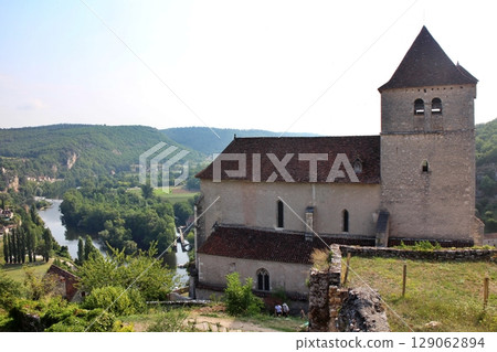Church in the beautiful French village of Saint-Cirq-Lapopie Church in the beautiful French village of Saint-Cirq-Lapopie 129062894