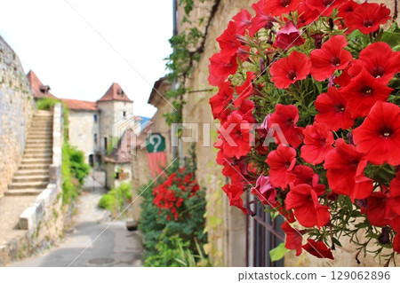 Streetscape and flower beds of the beautiful French village of Saint-Cirq-Lapopie Streetscape and flower beds of the beautiful French village of Saint-Cirq-Lapopie 129062896
