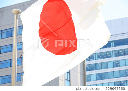 日本國旗在風中飄揚 日本國旗在風中飄揚 129063560