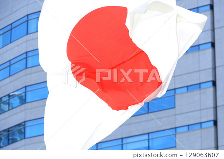 日本國旗在風中飄揚 129063607