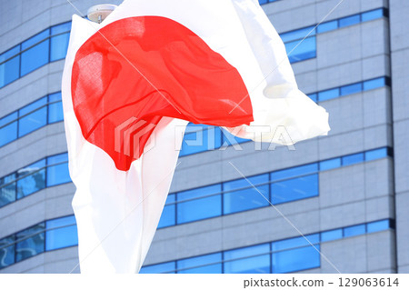 日本國旗在風中飄揚 日本國旗在風中飄揚 129063614