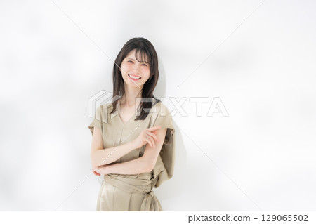 女人微笑 女人微笑 129065502