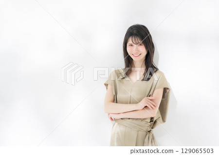 女人微笑 129065503