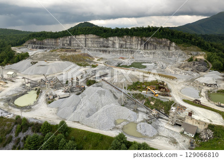 Limestone quarry at industrial open-pit mining site In North Carolina Appalachians, USA 129066810