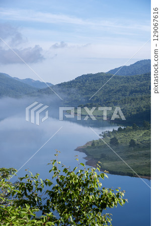 Summer scenery of Lake Nozori in Gunma Prefecture - A spectacular view of lush greenery and the lake surface 129067616