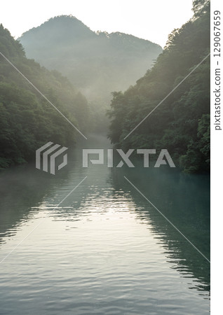 白田水壩的霧氣與神秘的山谷 129067659