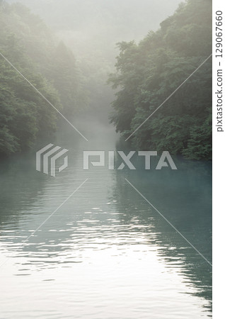 白田水壩的霧氣與神秘的山谷 129067660