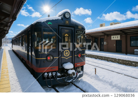 The Kuromatsu train parked at Amanohashidate Station in a snowy landscape 129068036